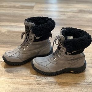 NEW UGG Womens 12 Adirondack II Waterproof Gray Black Vibram Lace Up Bo…